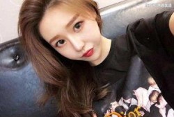 抖音第一女网红吃瓜视频,吃瓜视频背后的惊人真相！”