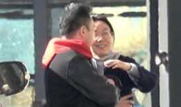 战友爆料和闫妮吃饭视频,真实画面曝光引热议